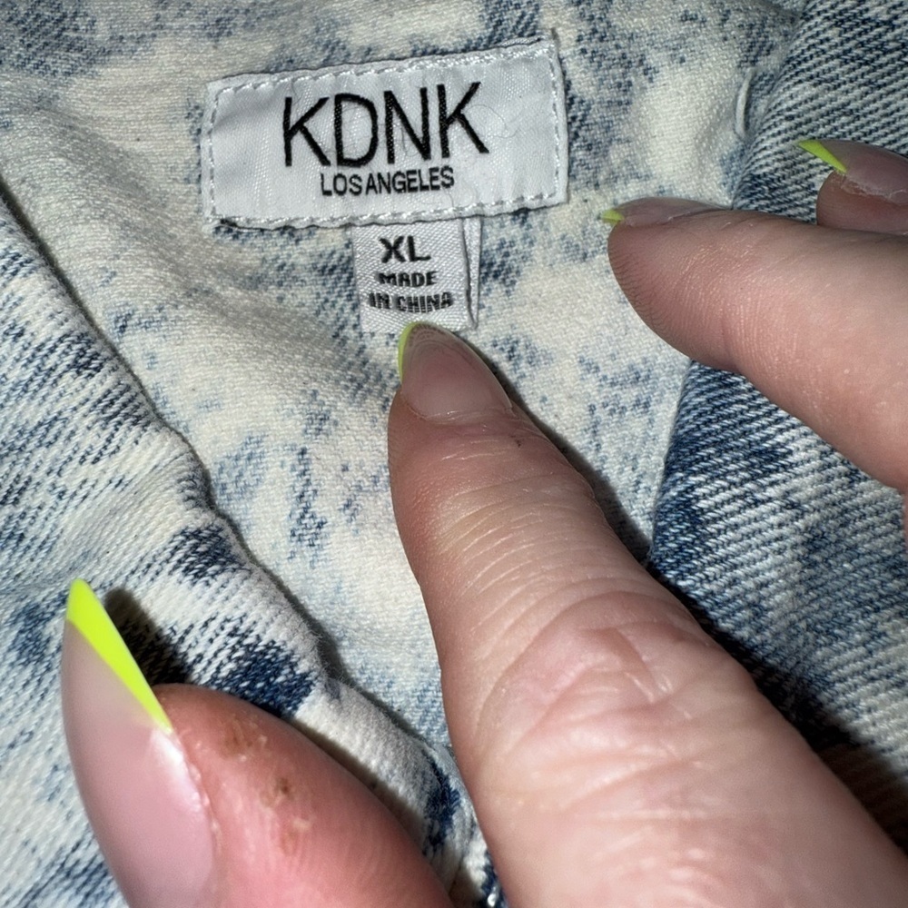 KDNK Los Angeles Distressed Acid Wash Denim Jacket - Ice Blue  Size XL- NWT - Picture 9 of 10
